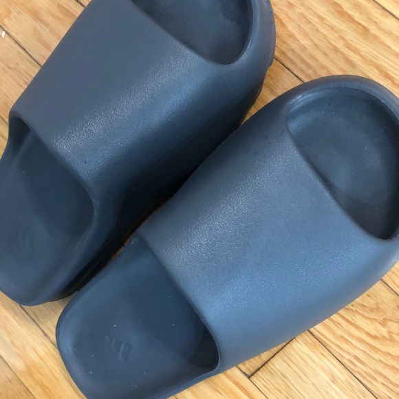 Grey Yeezy slides - Picture 4 of 4